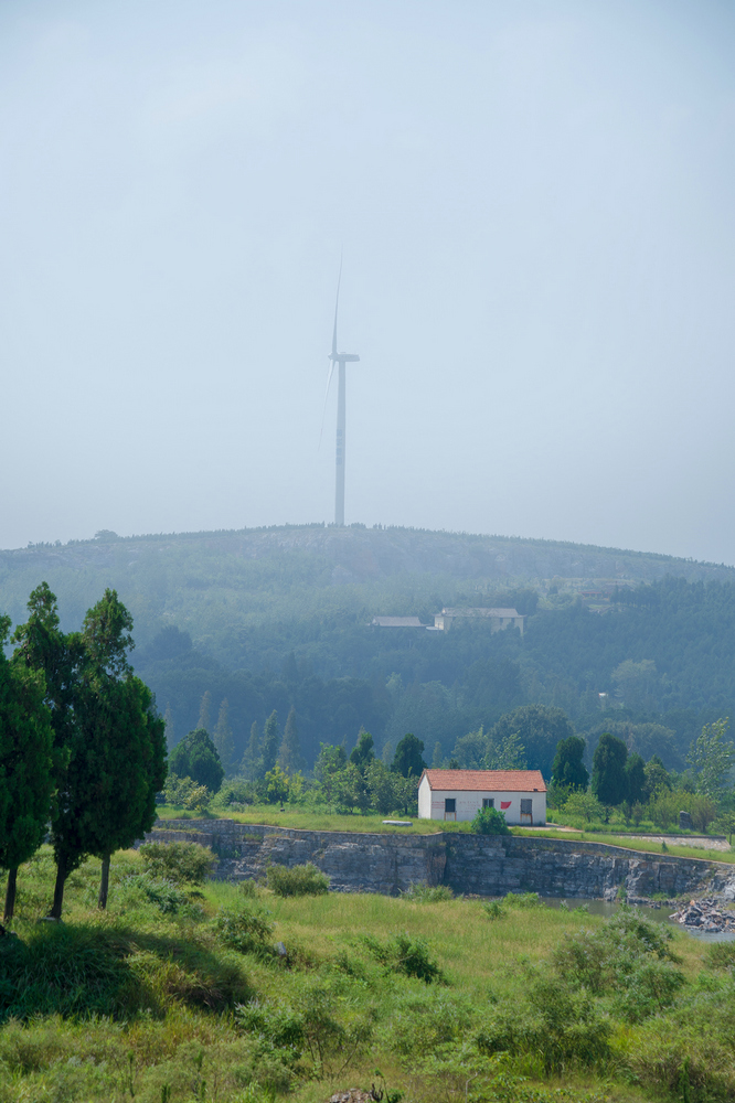 远眺风力发电塔