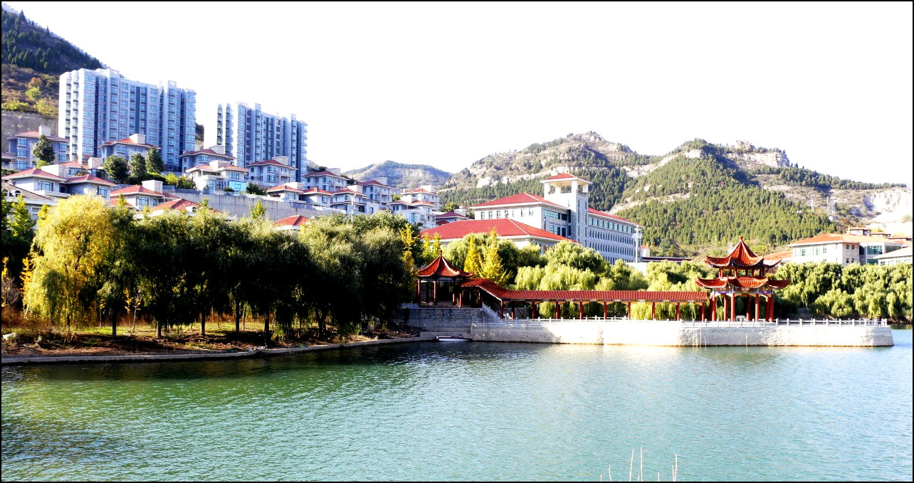 青州泰和山庄秋季风光