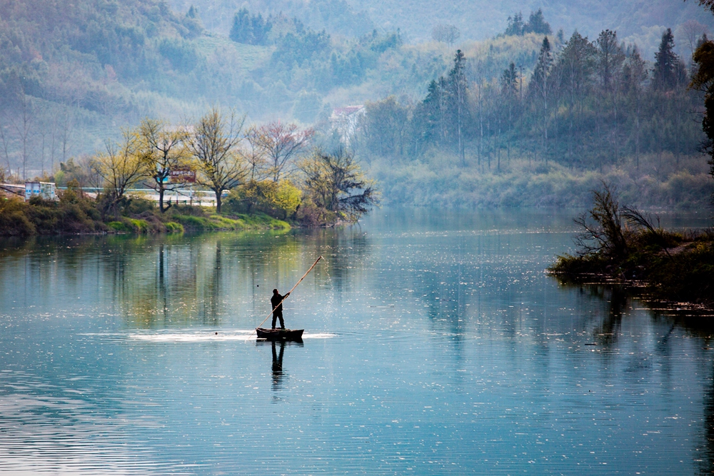 春光里的秋浦河