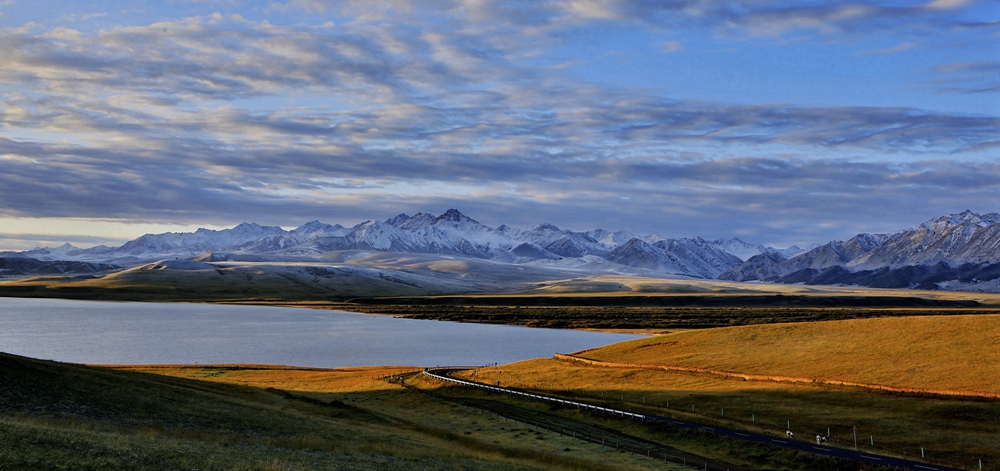 祁连山下 姜爱平摄.jpg
