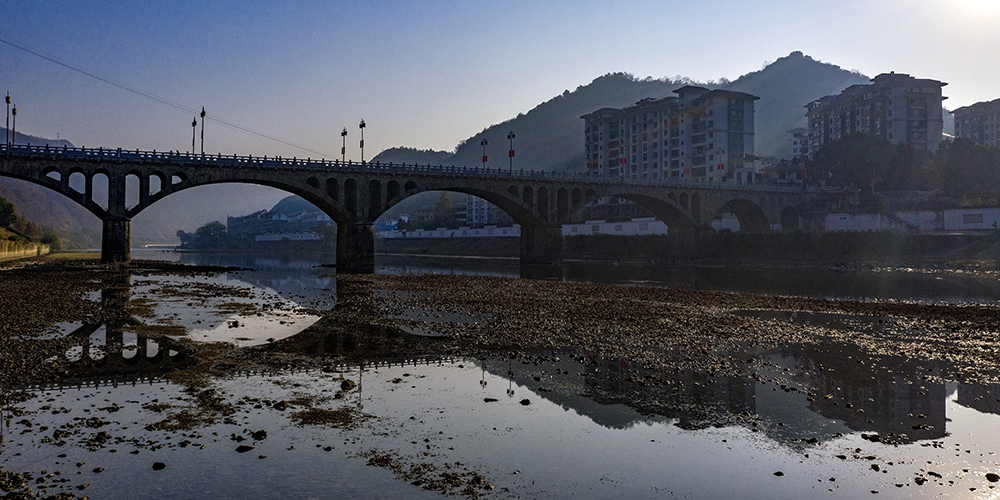 组图《秋浦河大桥》
