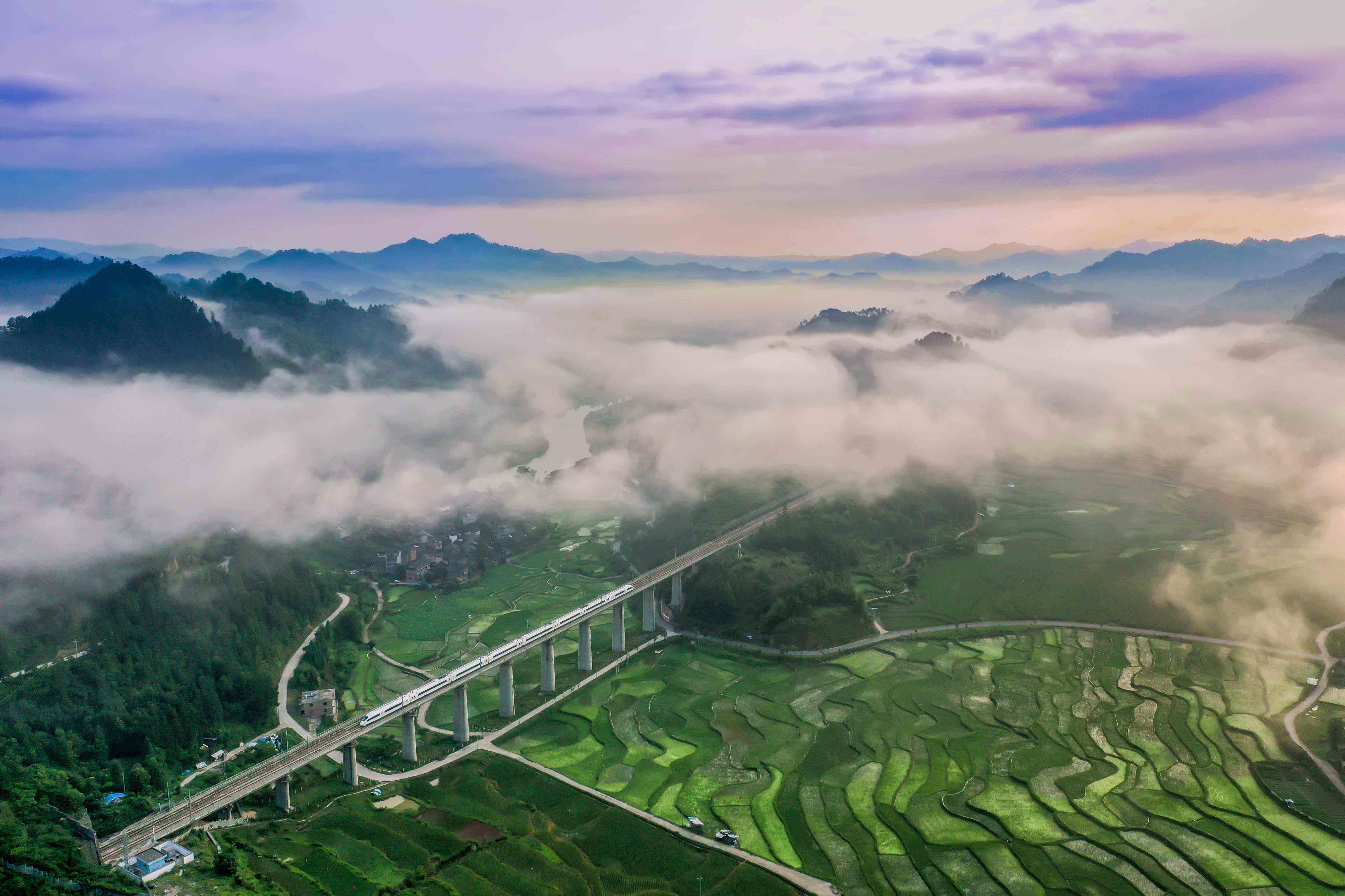 最美高铁(网络500开).jpg