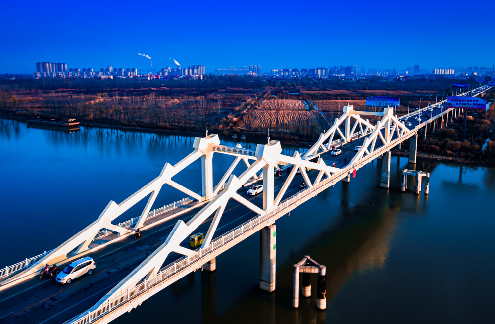 2019年11月26日拍摄于邳州京杭运河高架桥 作品表达了大桥的雄伟