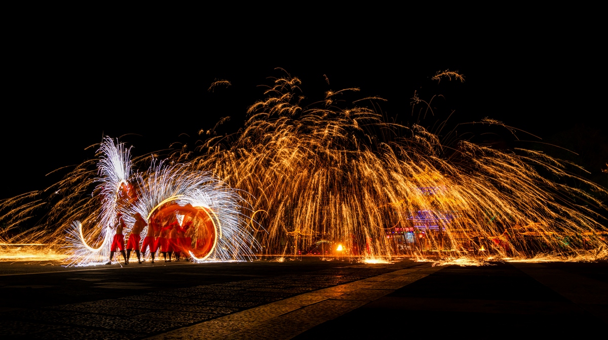 火龙钢花-组图【武汉加油!中国加油!】