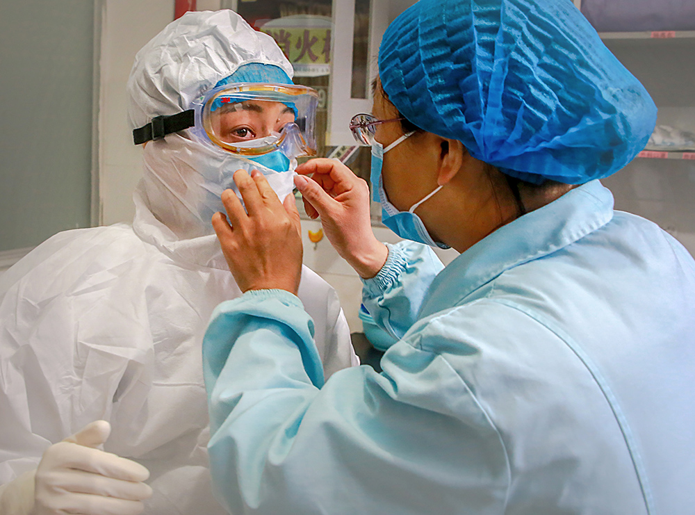 为第一次进入疑似"新型冠状病毒肺炎"疫情病区的90后小护士陈思意