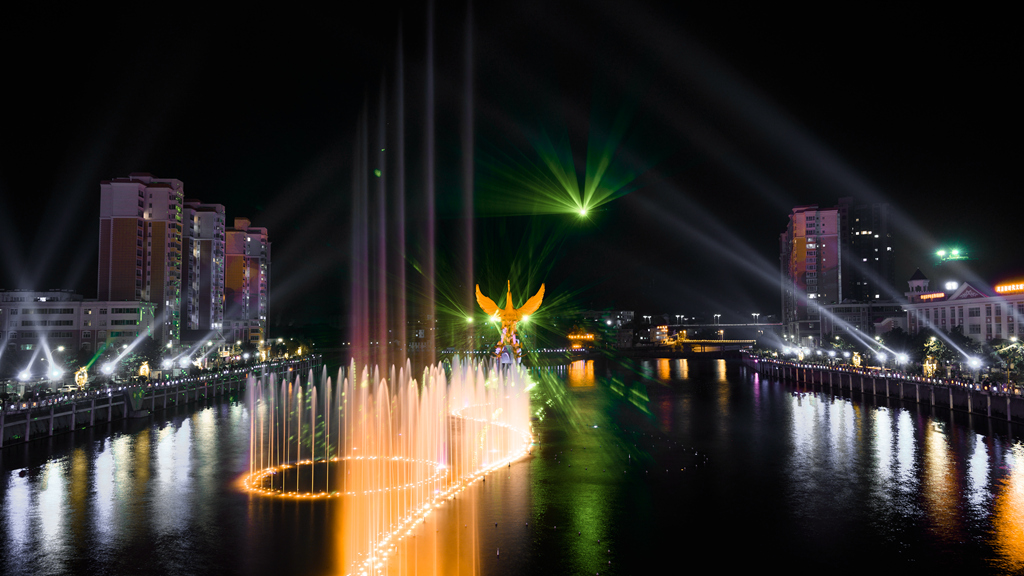 夜色凤凰湖