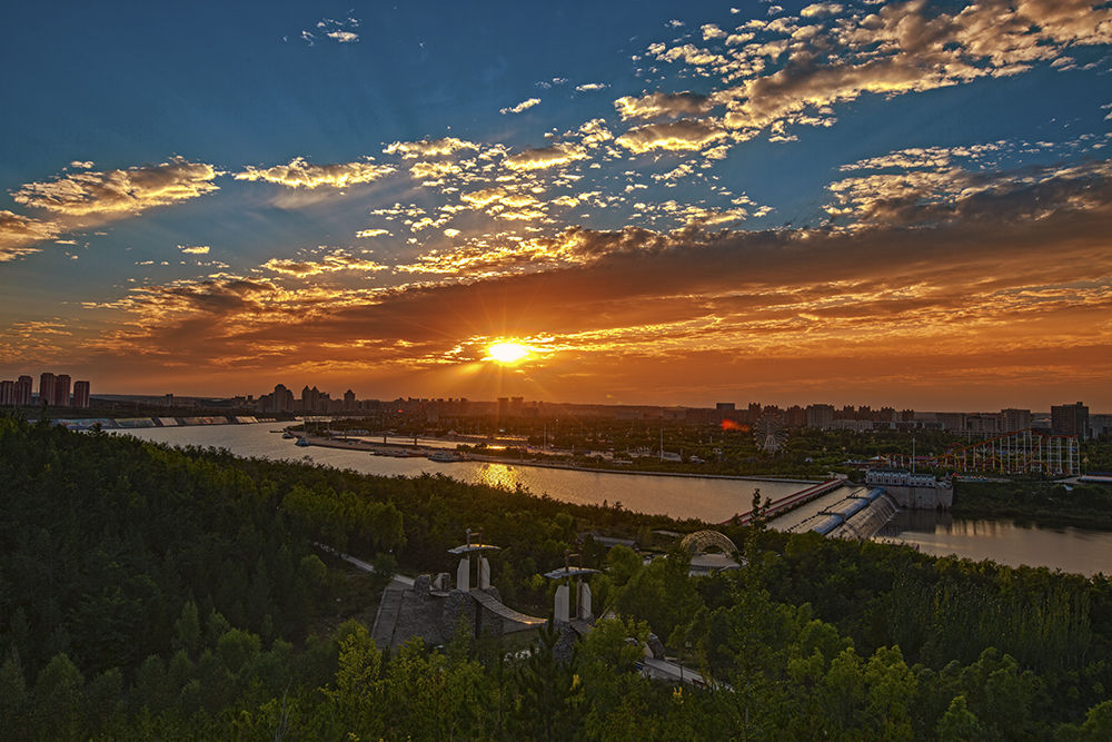 乌兰木伦湖之晚霞