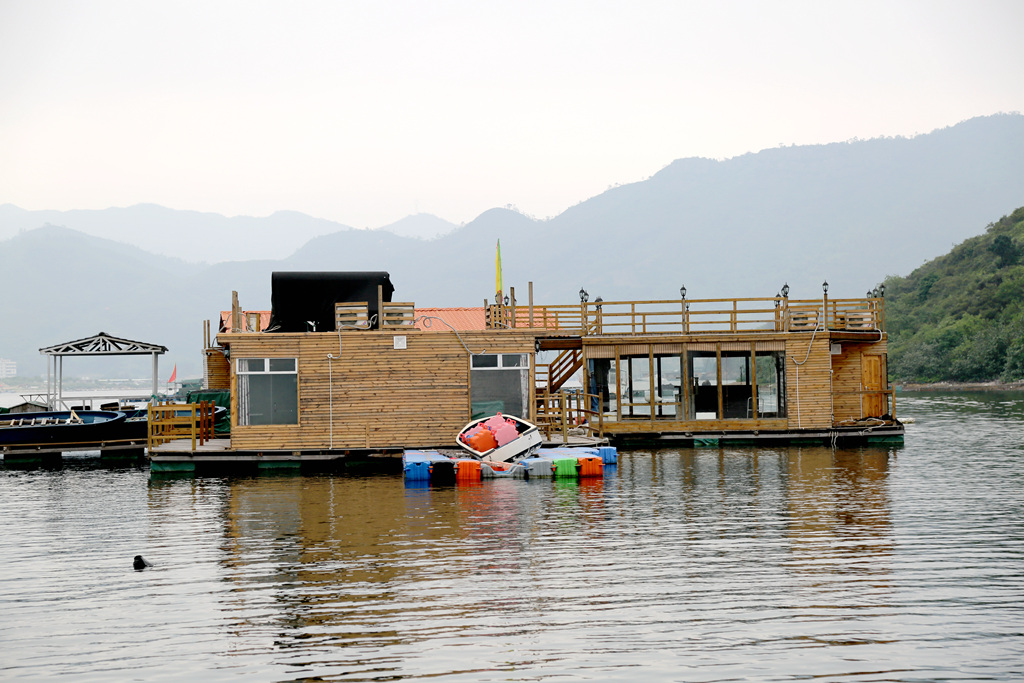 渔民办的海上餐厅