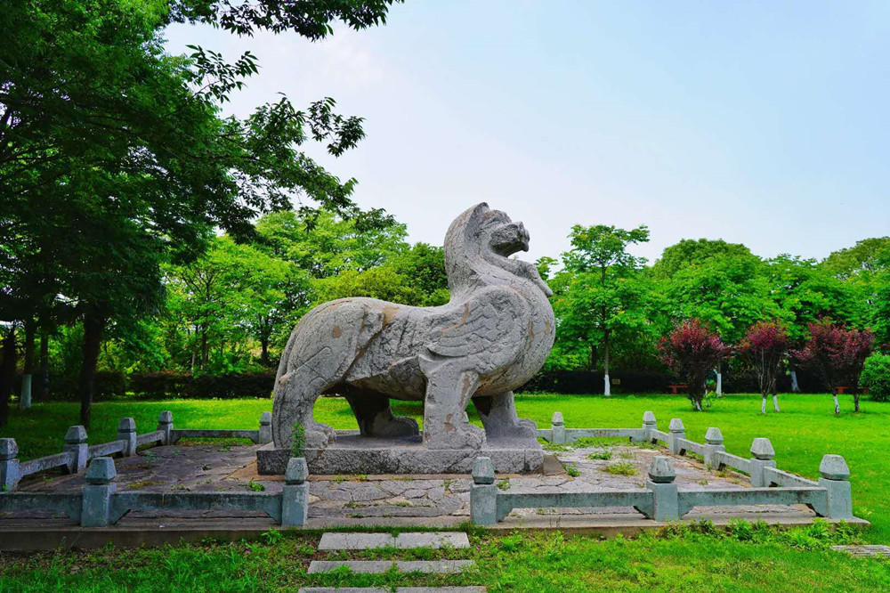 南京栖霞区南朝梁鄱阳忠烈王萧恢墓石刻组照.