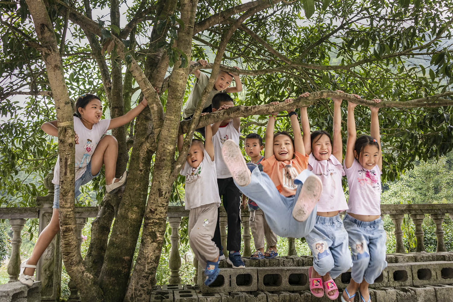 湖北利川,乡下留守儿童的乐园
