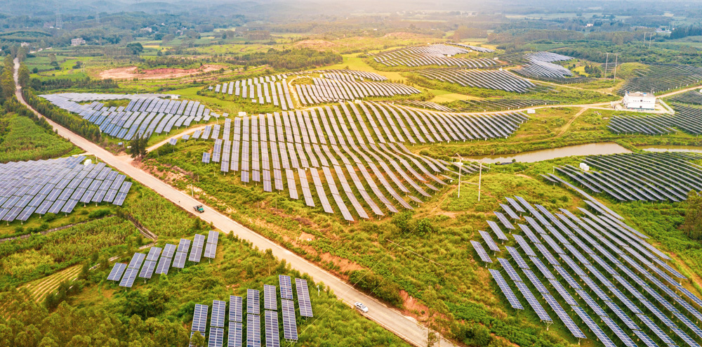 鸟瞰星岛湖光伏大棚陈列