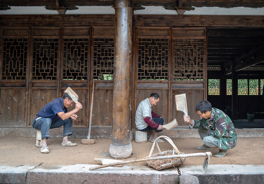 即将消逝的三合土地面制作