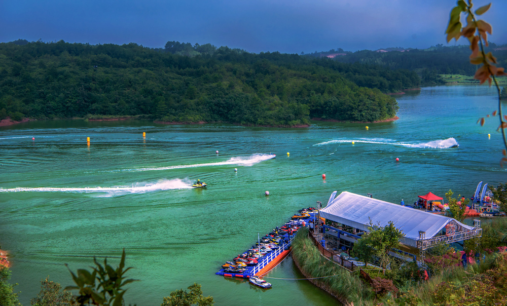 《天顶湖风光》组照