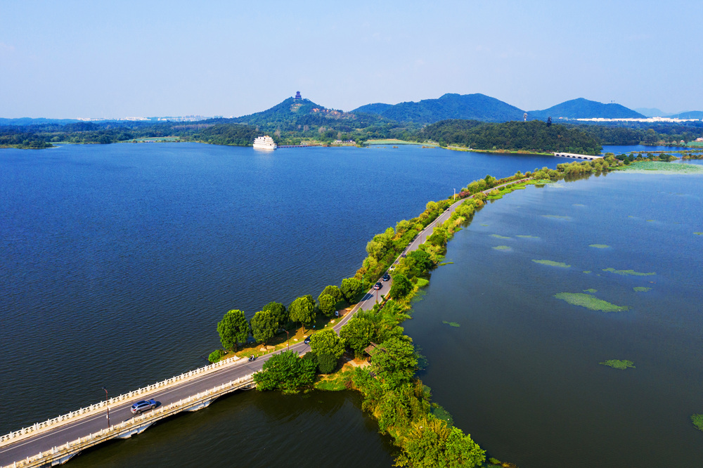《天平湖风光》