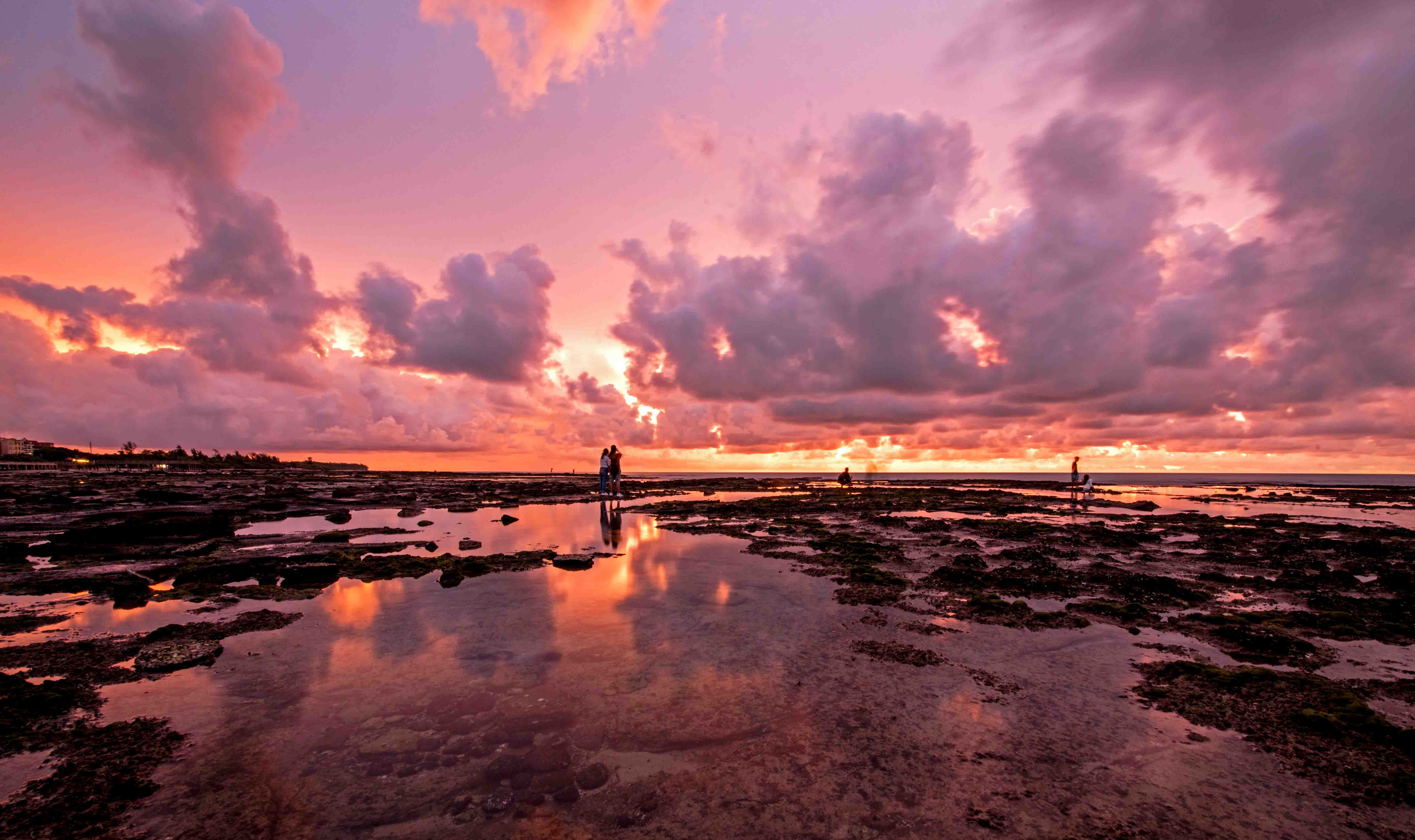 五彩滩上满霞光-向海金融城杯 "丝路明珠 魅力北海"全国摄影大展征稿
