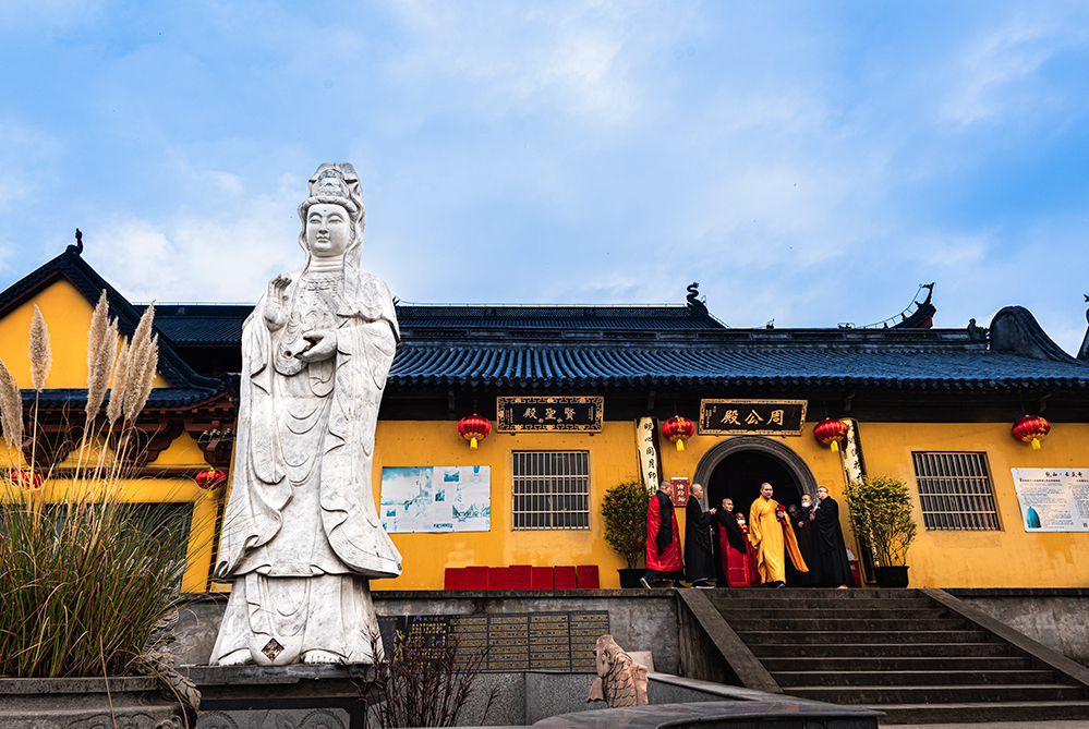 云庆寺里的观音与法师