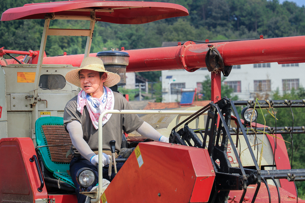 新时代的农民-中国第三届扶贫公益摄影大展征稿区-大众摄影网