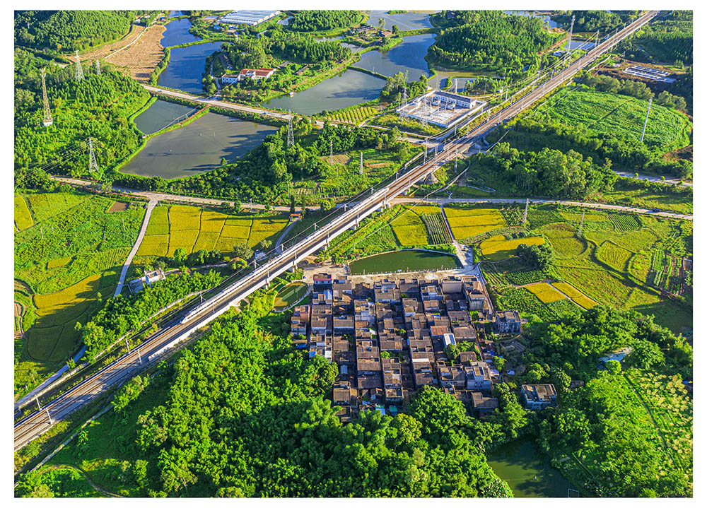 高铁经过咱村庄