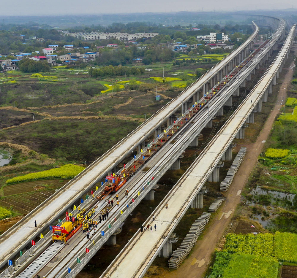 《高铁修到家门口》组图1,合安高铁轨通航拍,吴怀球 摄 13855152799.