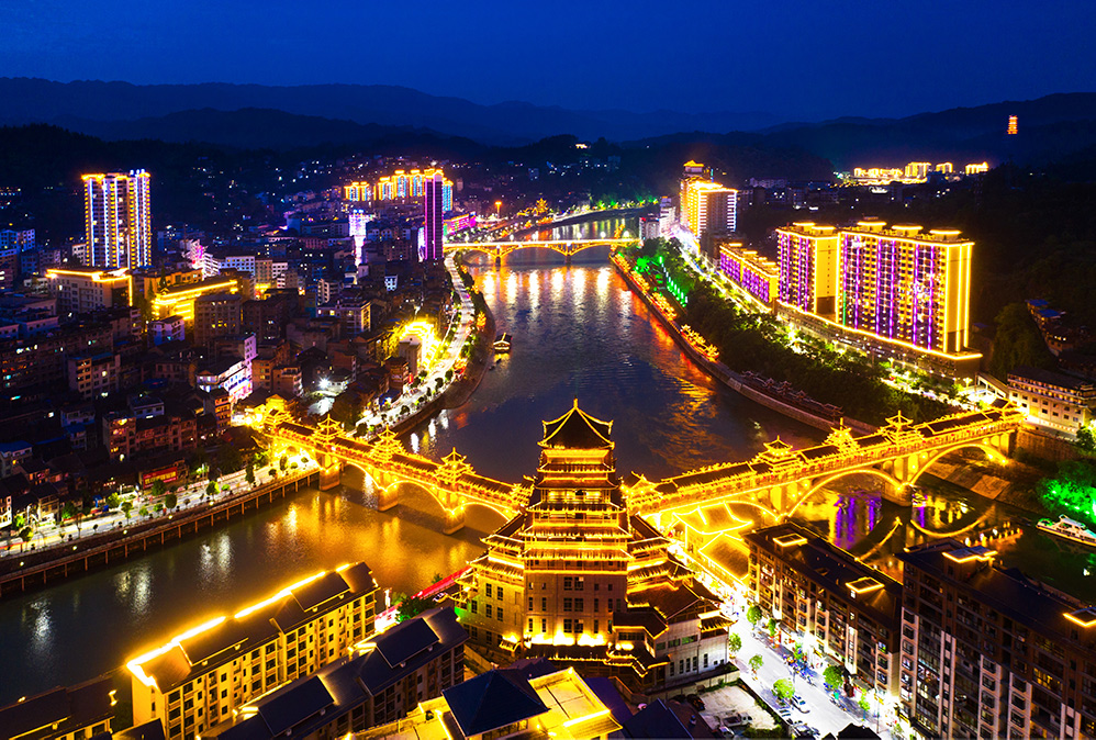 《县城变漂亮了》-中国第三届扶贫公益摄影大展征稿区-大众摄影网 -