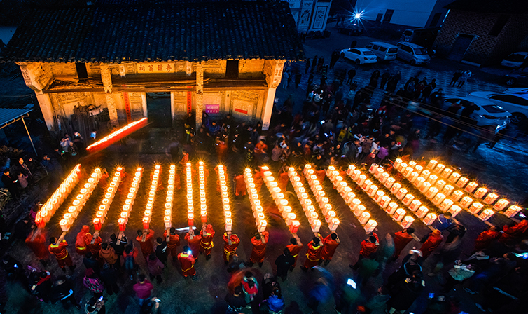 灯火阑珊庆丰年