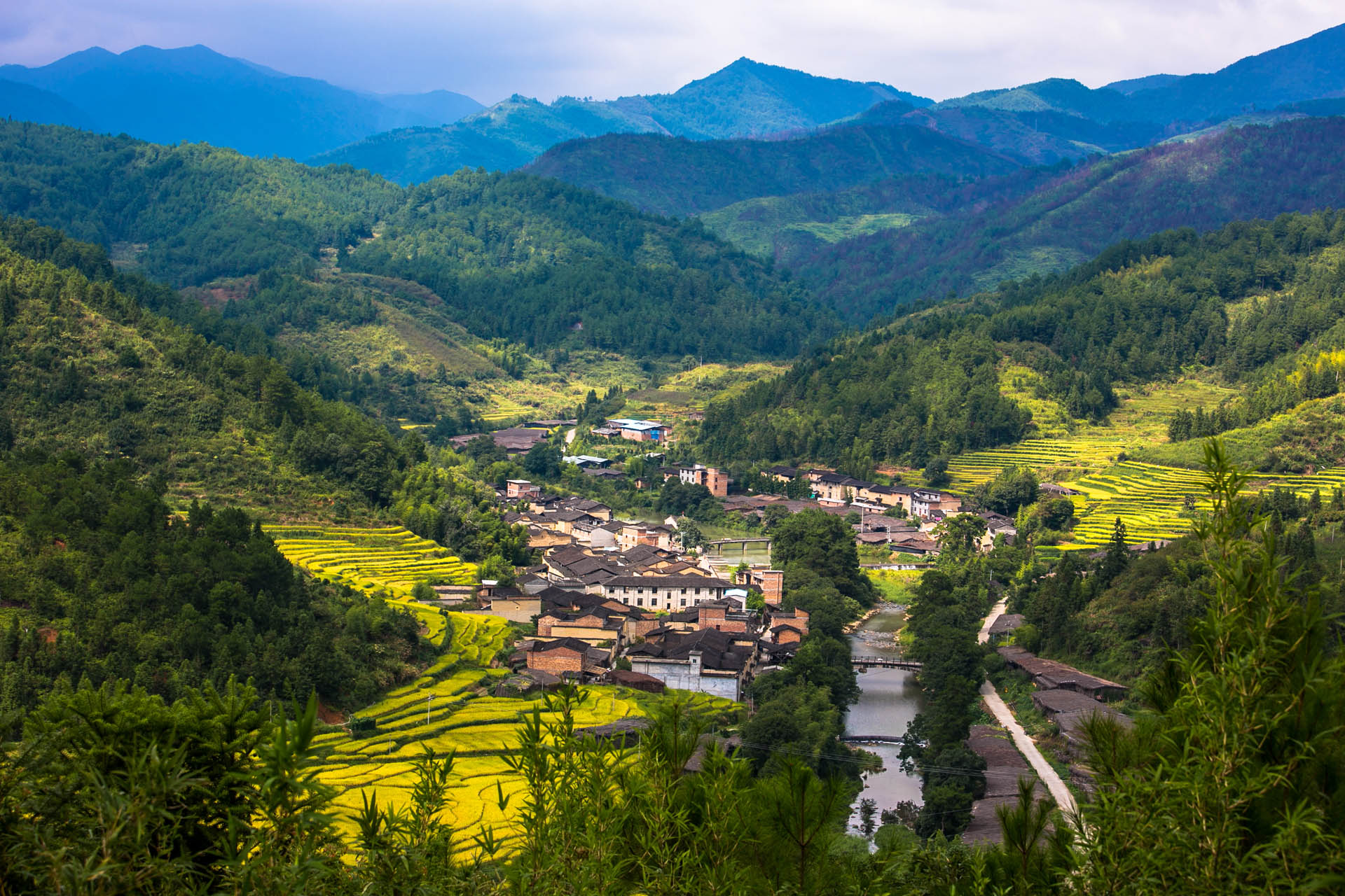 世外山村
