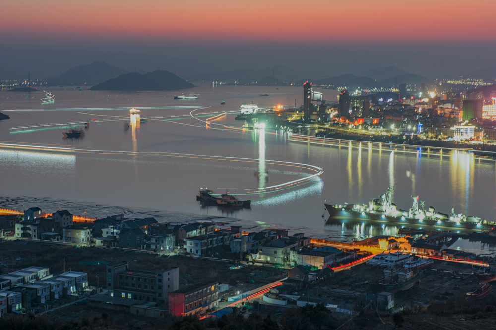 拍摄于2021年1月浙江象山石浦港夜景渔火和灯光相辉映,很是漂亮