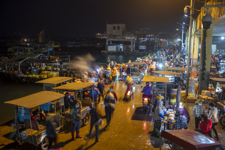 《喧闹的白马井渔港》组照