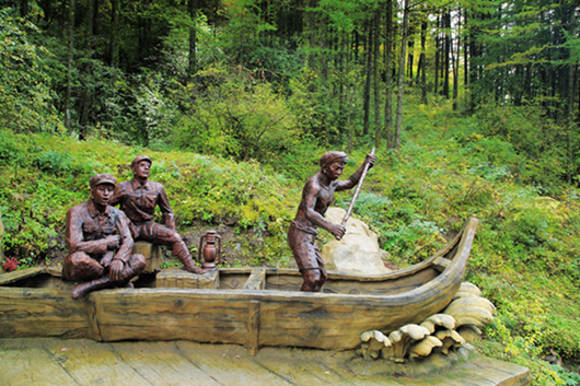 《六盘山红军小道大型雕塑群—— 巧渡金沙江》 2018年9月拍摄于宁夏