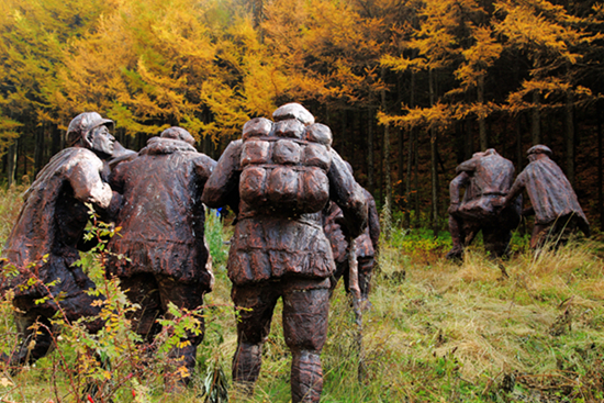 《六盘山红军小道大型雕塑群—— 艰难过草地 》 2018年9月拍摄于宁夏