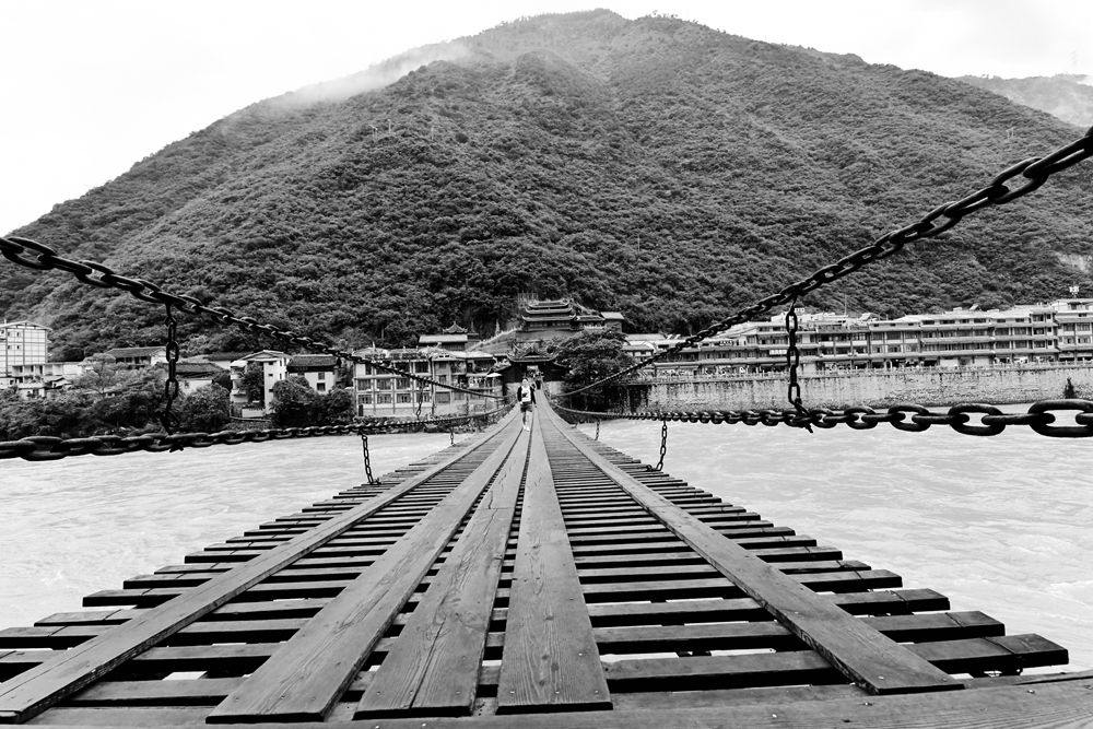 大渡桥横铁索寒(泸定桥)
