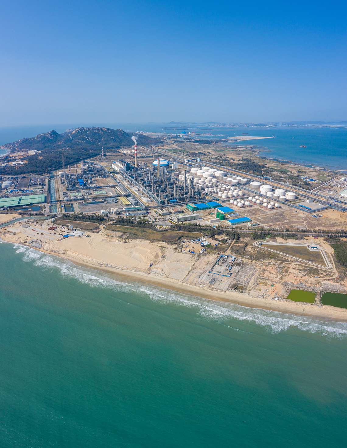 漳州古雷半岛古雷港口福海创石化企业厂区航拍俯瞰(严硕 摄).jpg