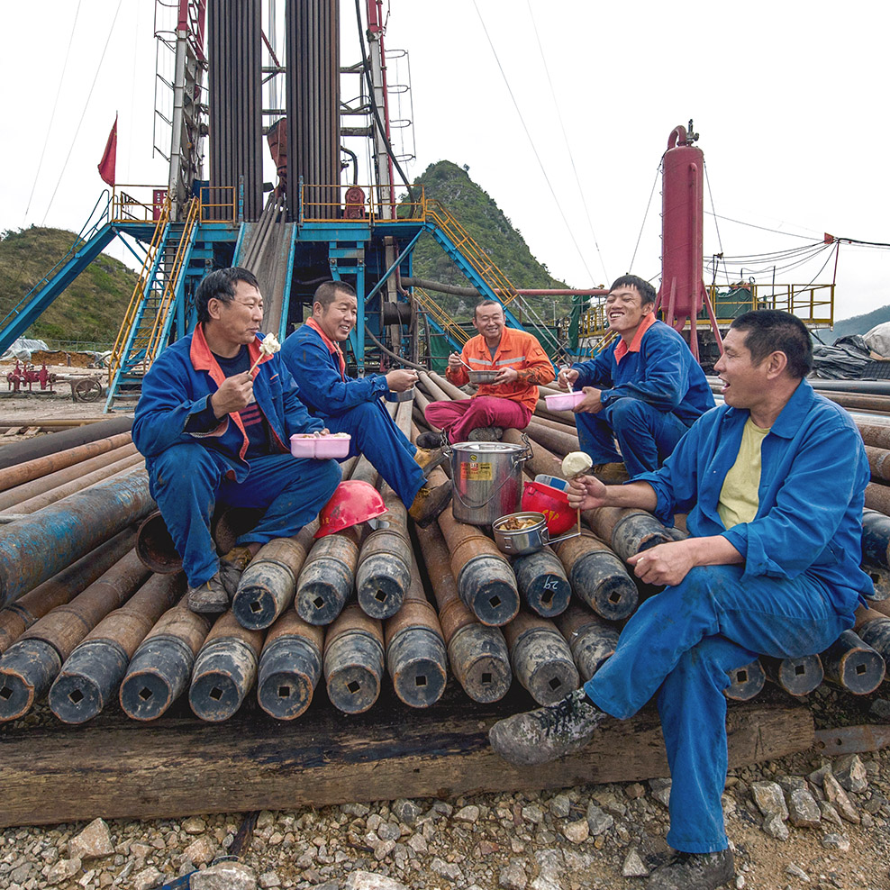 2019年10月10 日拍摄于贵州六盘水,第三勘探队施工的页岩气钻机,三队