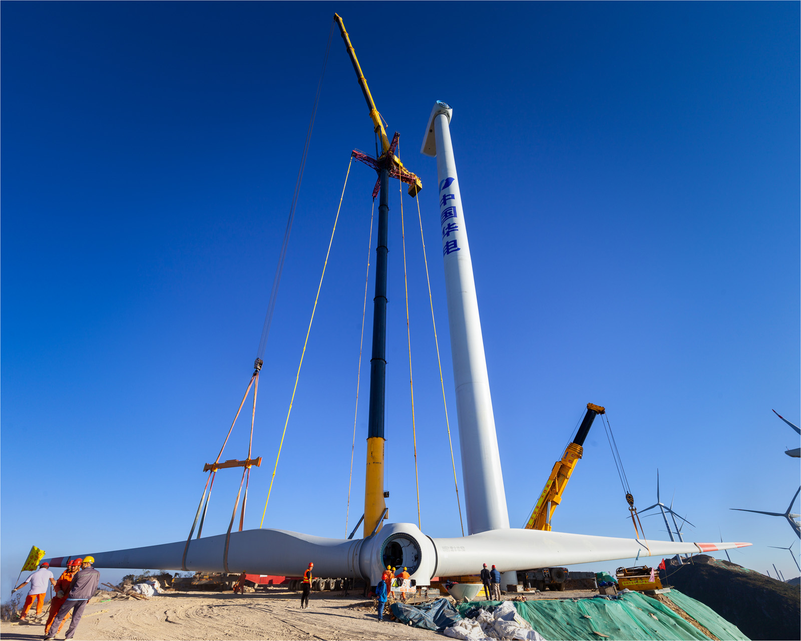 (组照)风力发电机安装工地速写
