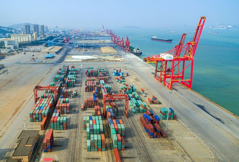 热闹港口码头 伦宇