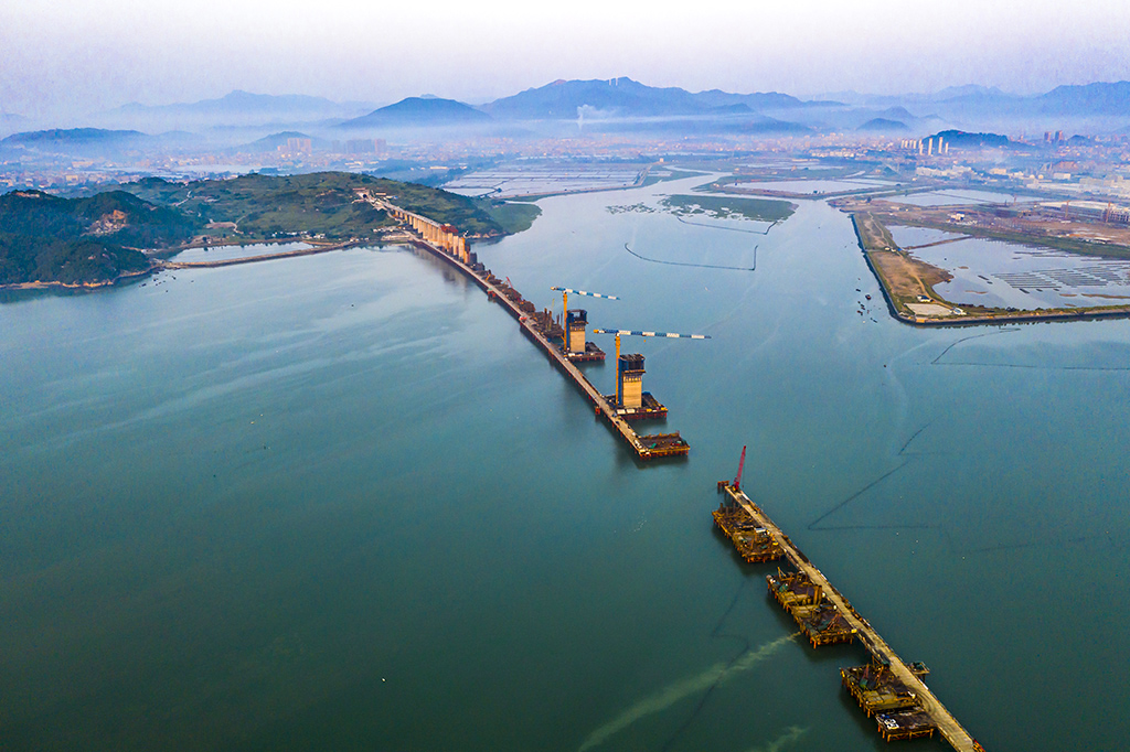 湄洲湾跨海大桥建设