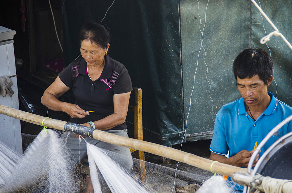 织网的渔民