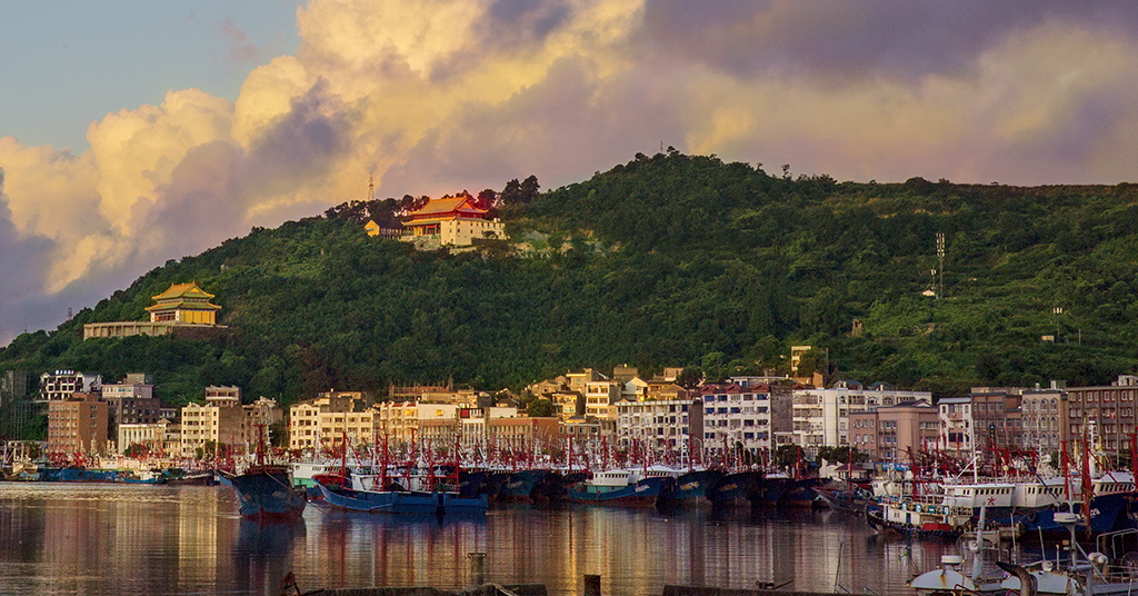 作品:渔港早晨 拍摄时间:20190801 地点:浙江省象山县石浦镇 此图为石