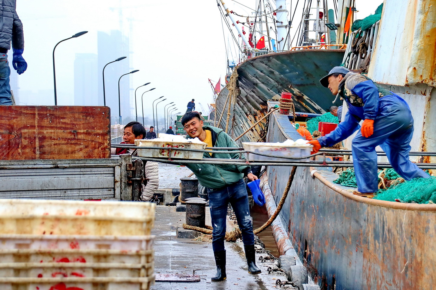 组照6幅《辛勤的码头渔工》