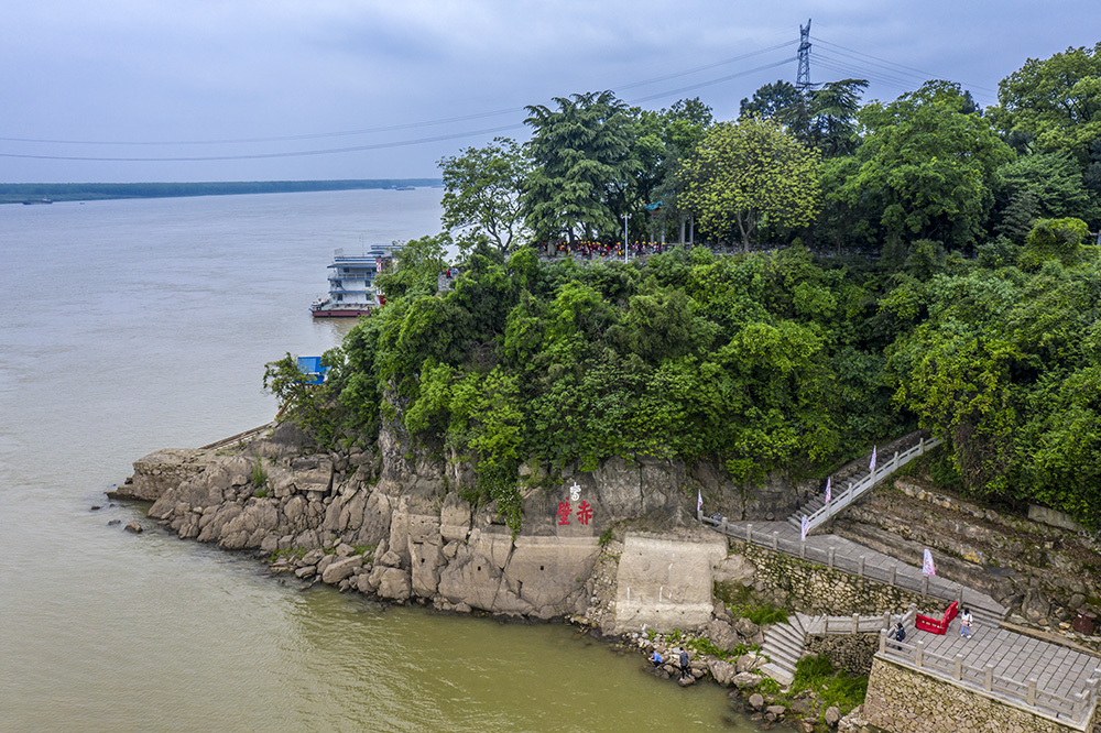 《赤壁古战场研学》(组照四)赤壁怀古 龚羚玉 18007181917 在赤壁山矶