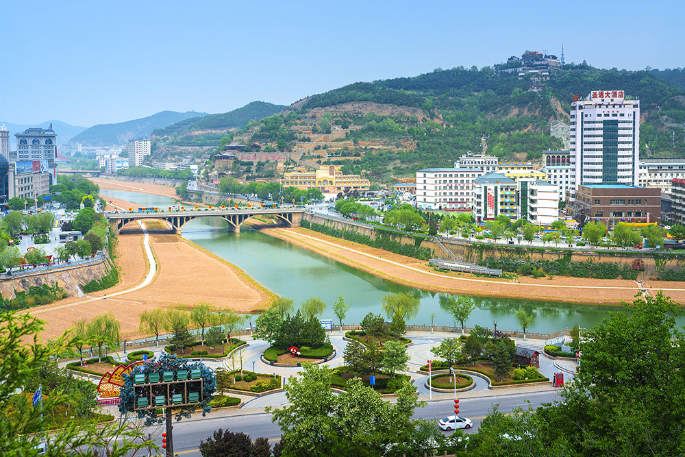 《延河水育延安城》