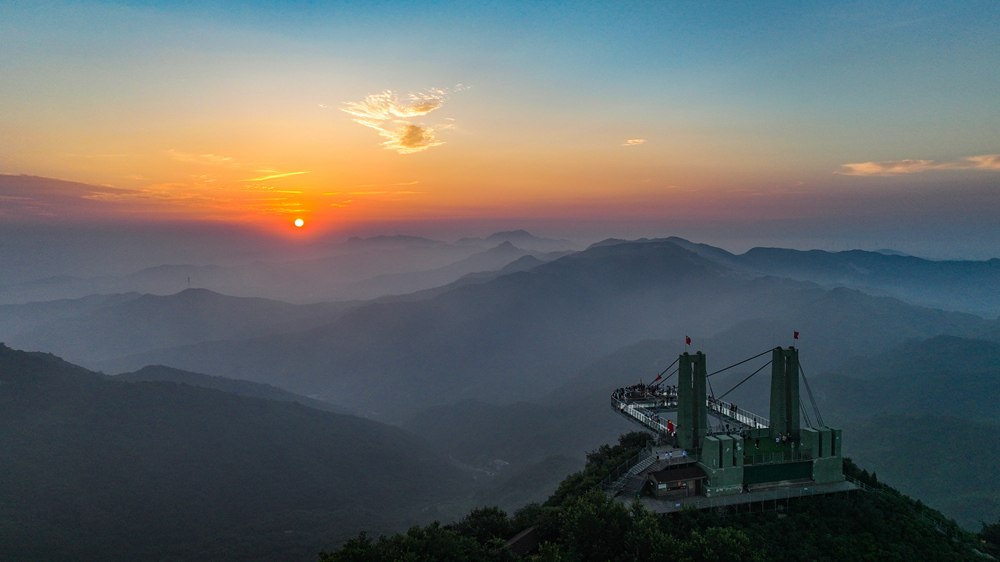 《日出东方红》2023-8-8拍摄于方城县七峰山